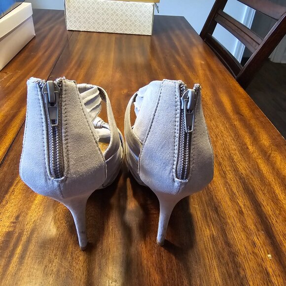 Just Fab grey suede heels - Picture 3 of 6